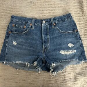 Dark blue, ripped Levi’s 501 denim shorts